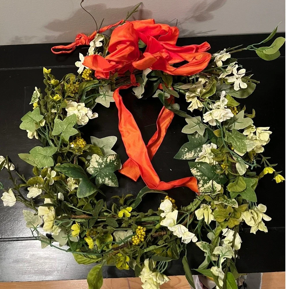 Floral Wreath Home Decor OS Green White Orange Very Good Ivy Berry